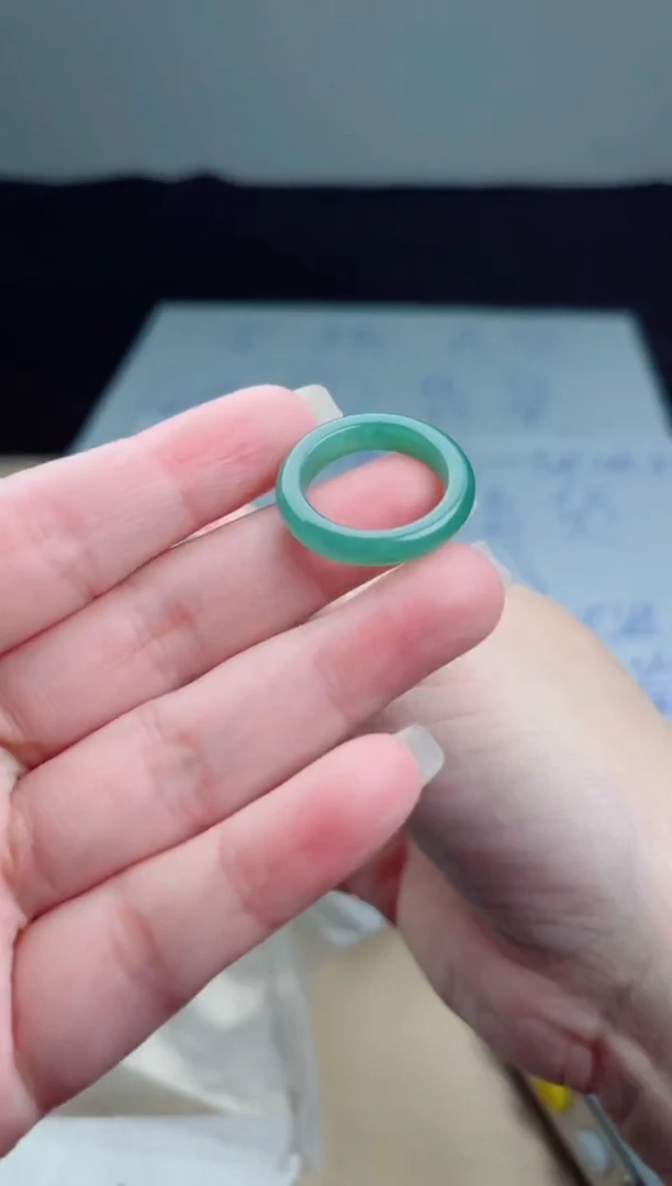 翡翠未镶嵌颈饰戒圈