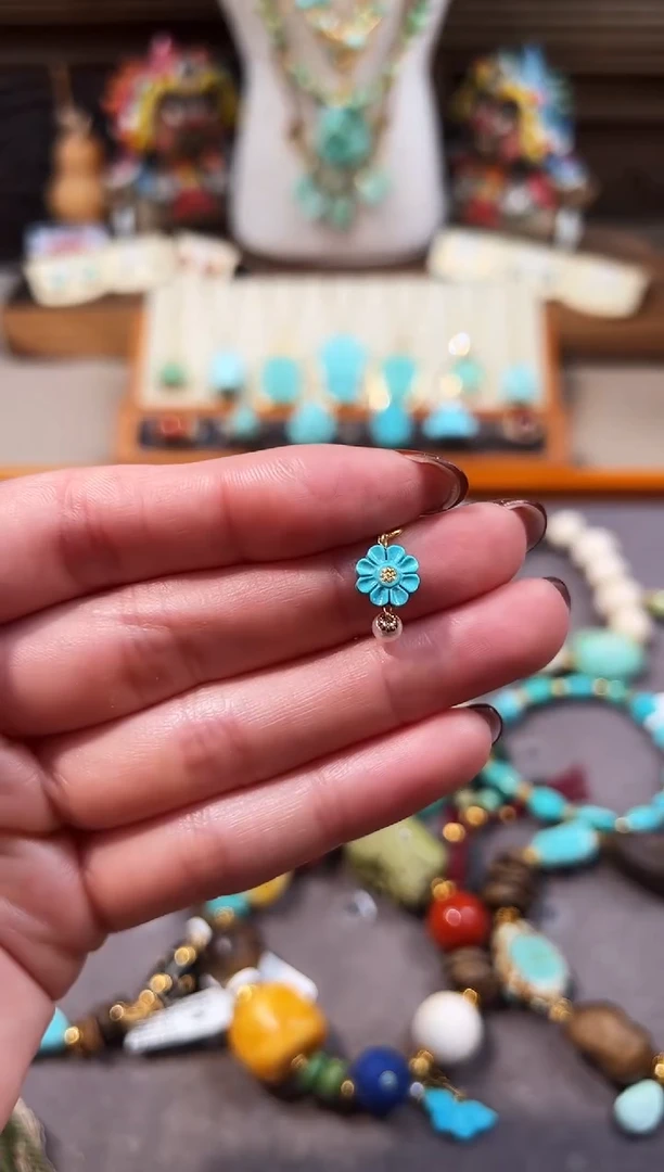 18K金镶嵌绿松石提溜小雏菊