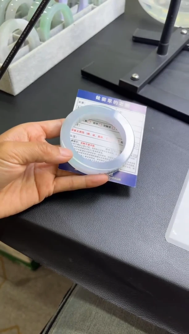 未镶嵌手镯定制翡翠在**丶定制手镯不退不换