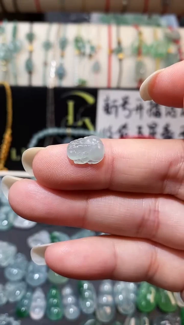 翡翠散珠貔貅裸石