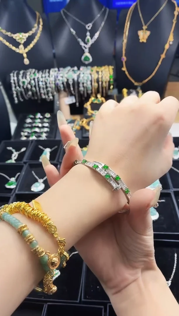 翡翠未镶嵌吊坠(不含链)天然翡翠a货 多样性发其一