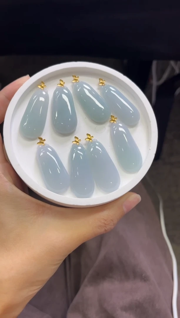 颈饰18K金镶嵌翡翠V143/多样性发一件/配绳子