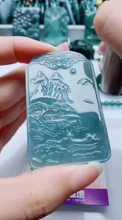 颈饰未镶嵌翡翠