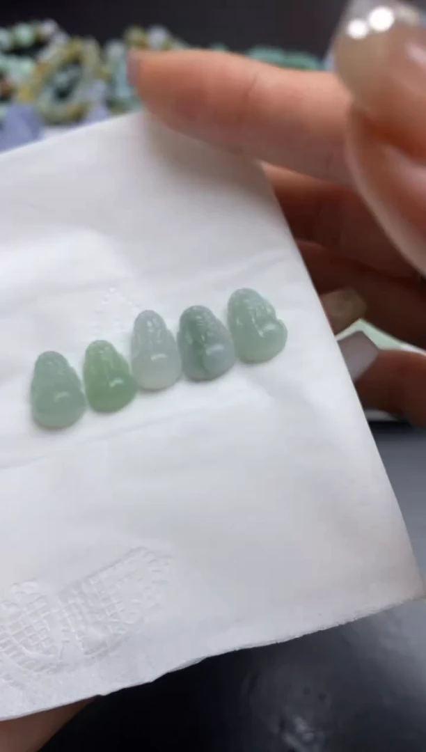 定制翡翠未镶嵌翡翠毛货~