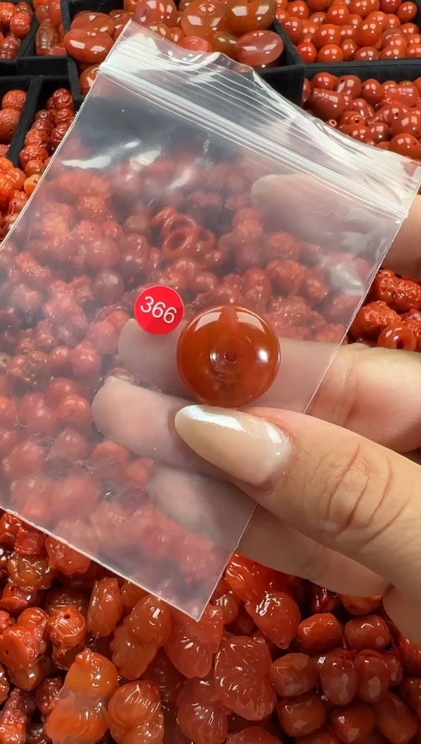 颈饰未镶嵌南红玛瑙1
