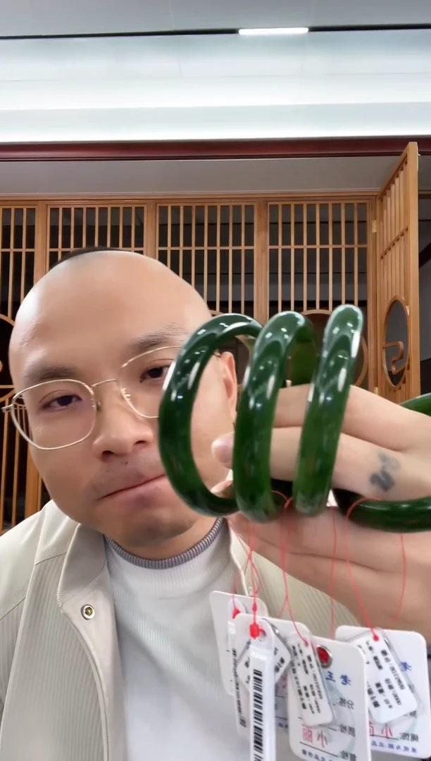 未镶嵌手镯和田玉俄料碧玉 61-62圈 多样性发一