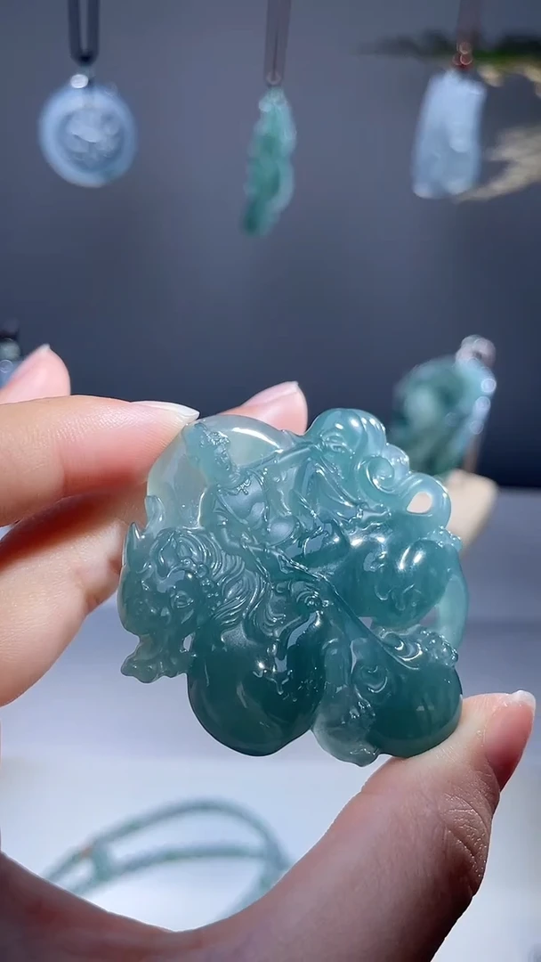 颈饰未镶嵌翡翠御龙观音
