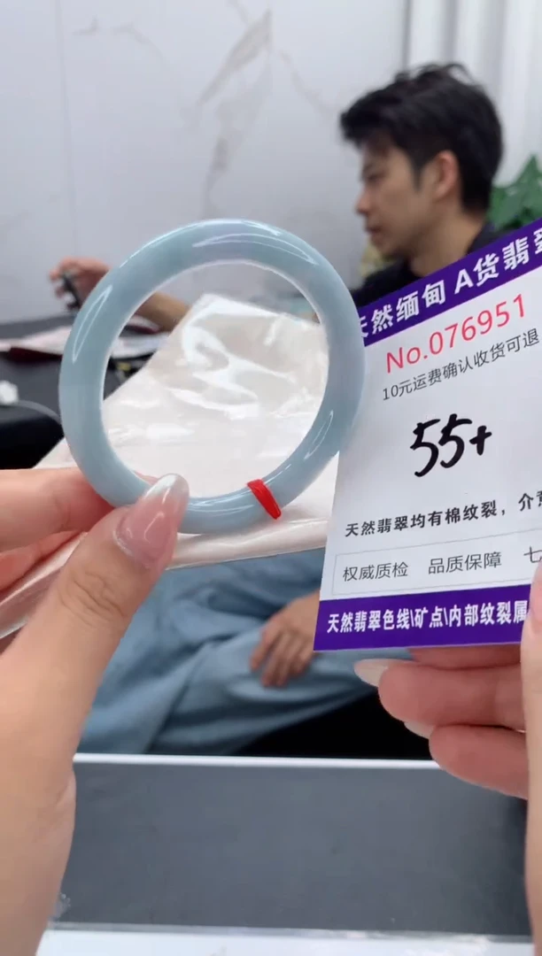 翡翠手镯未镶嵌有纹，完美者勿拍