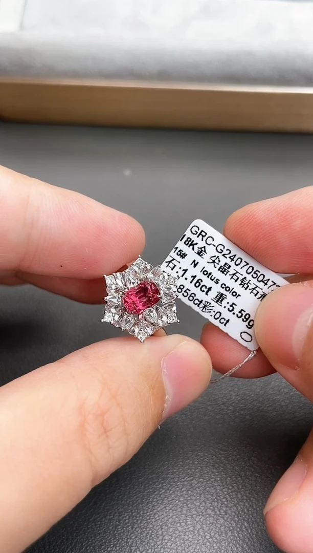 18K金镶嵌戒指尖晶石1.16ct/莲花色/GRC