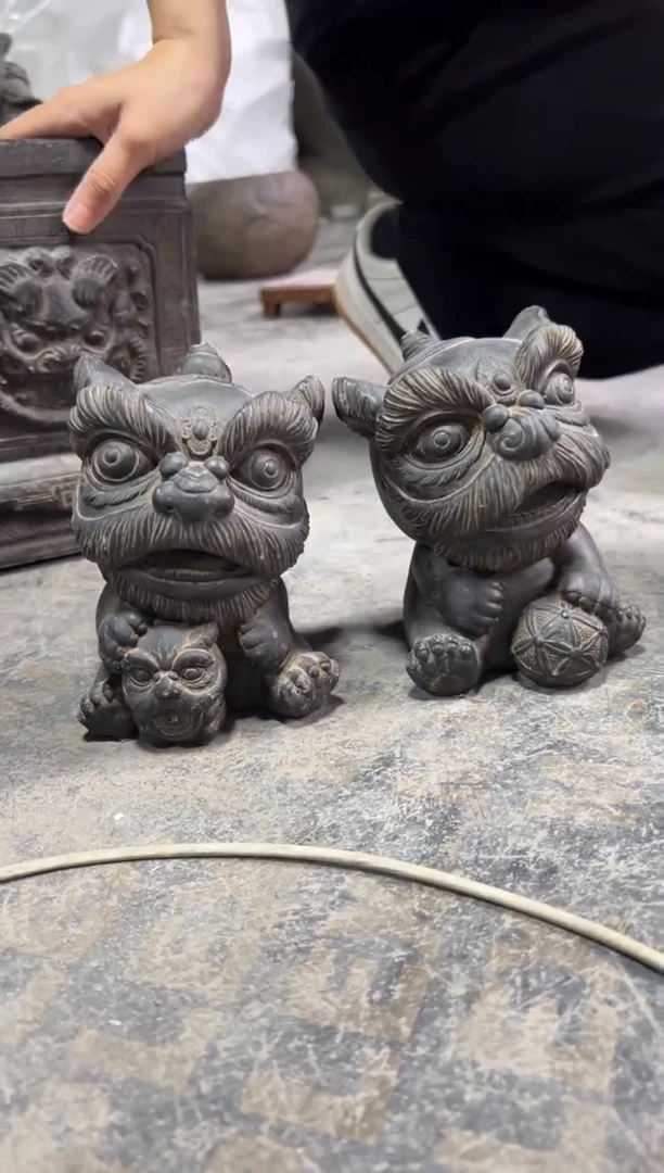 陶土瑞气盈门醒狮一对