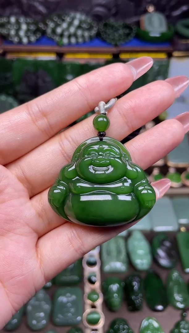 颈饰未镶嵌和田玉红皮辣绿佛公