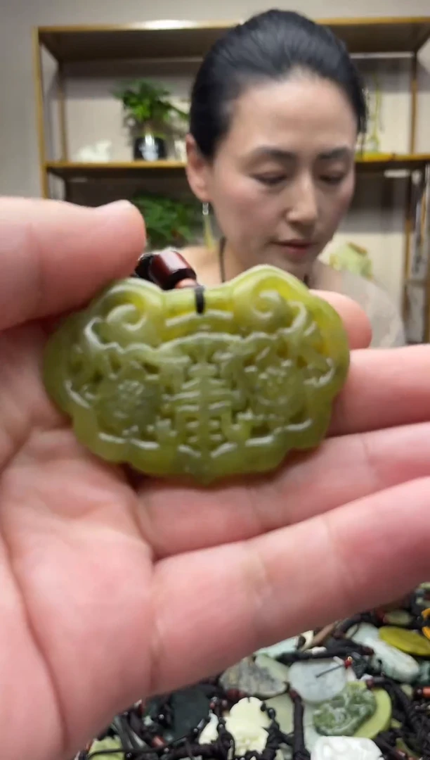 未镶嵌岫玉吊坠`