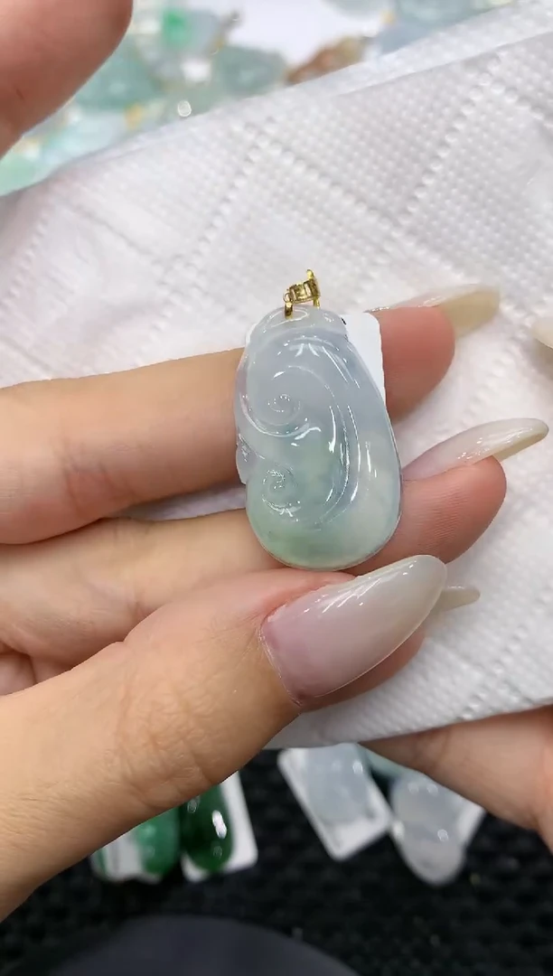 颈饰18K金镶嵌翡翠111111111111