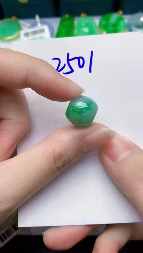 翡翠未镶嵌颈饰00000000000