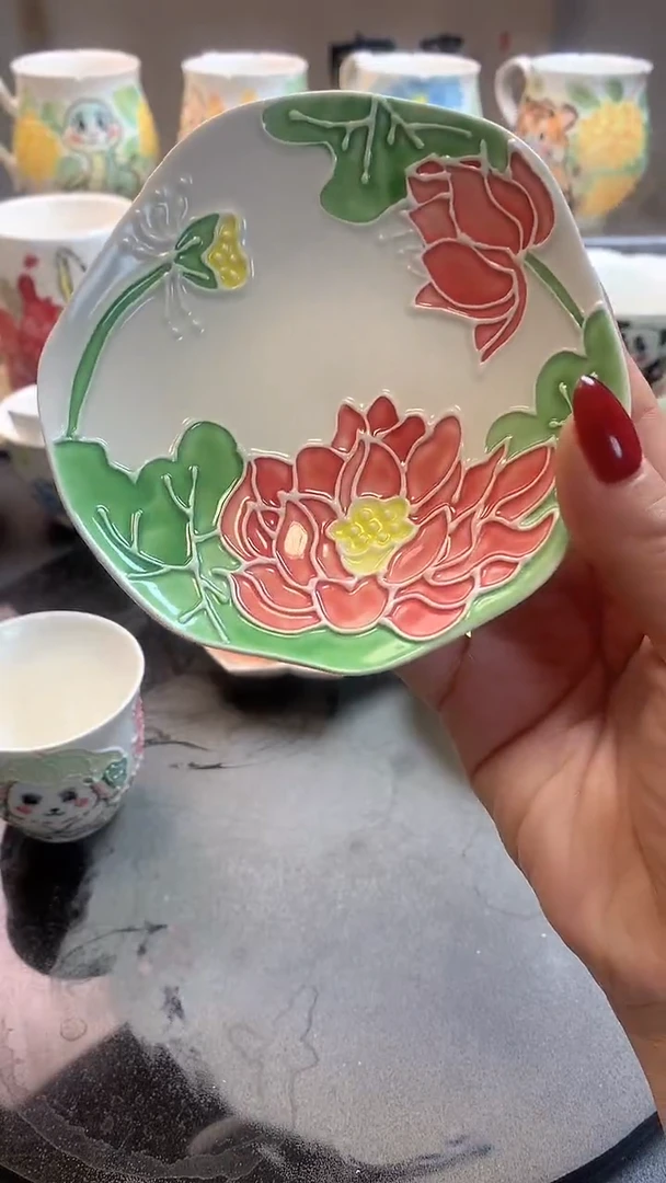一味*手绘*莲藕集祥碟