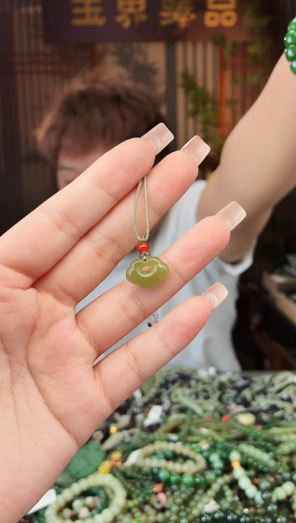 和田玉未镶嵌颈饰拍一发一