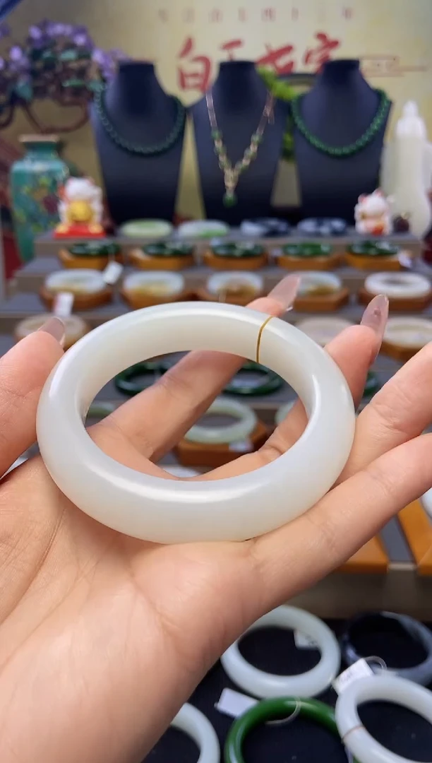 未镶嵌手镯和田玉山流水羊脂玉手镯57