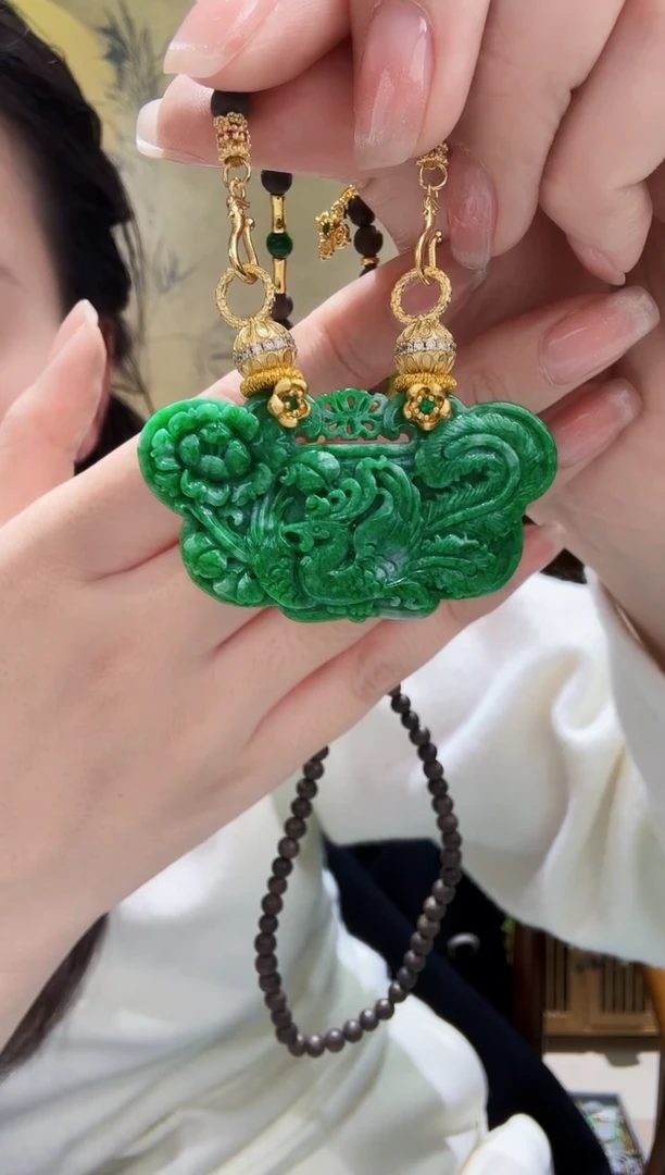 颈饰未镶嵌翡翠吊坠