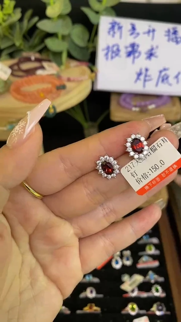 【闪购商品】石榴石耳饰银S925镶嵌耳钉