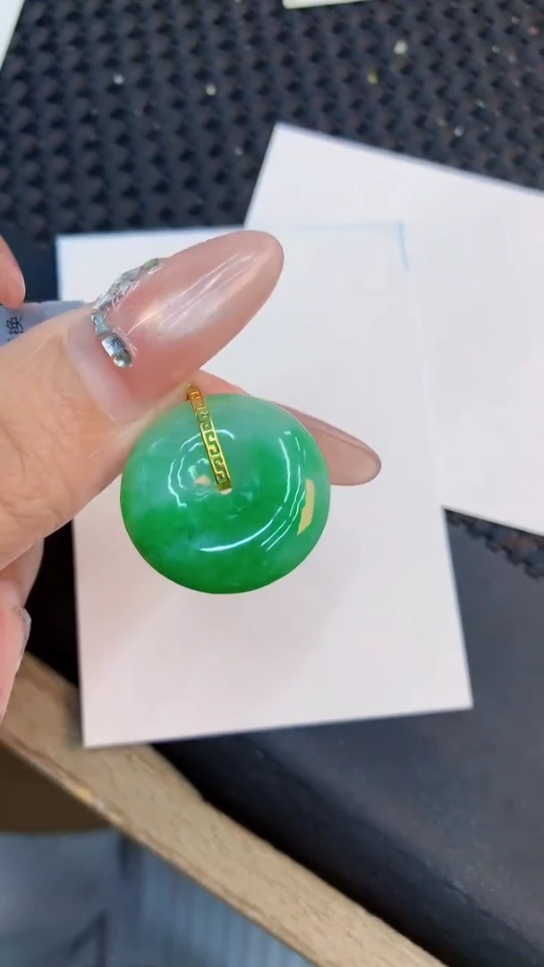 翡翠18K金镶嵌吊坠(不含链)1