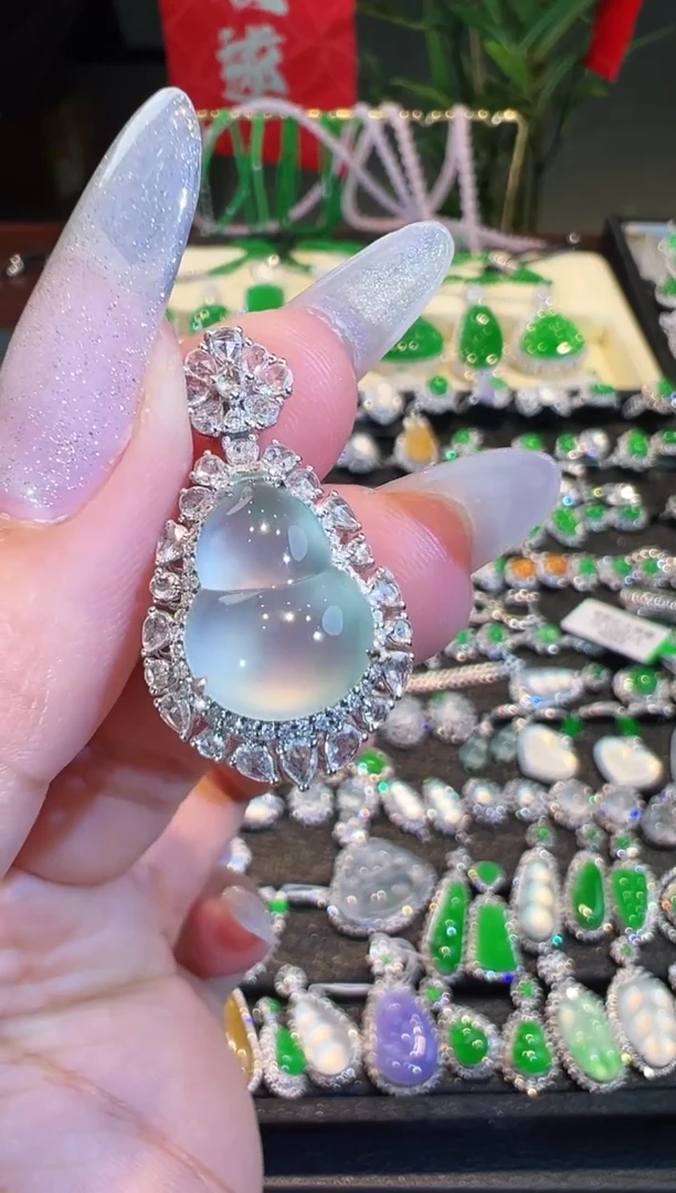 【闪购商品】翡翠吊坠(不含链)18K金镶嵌翡翠