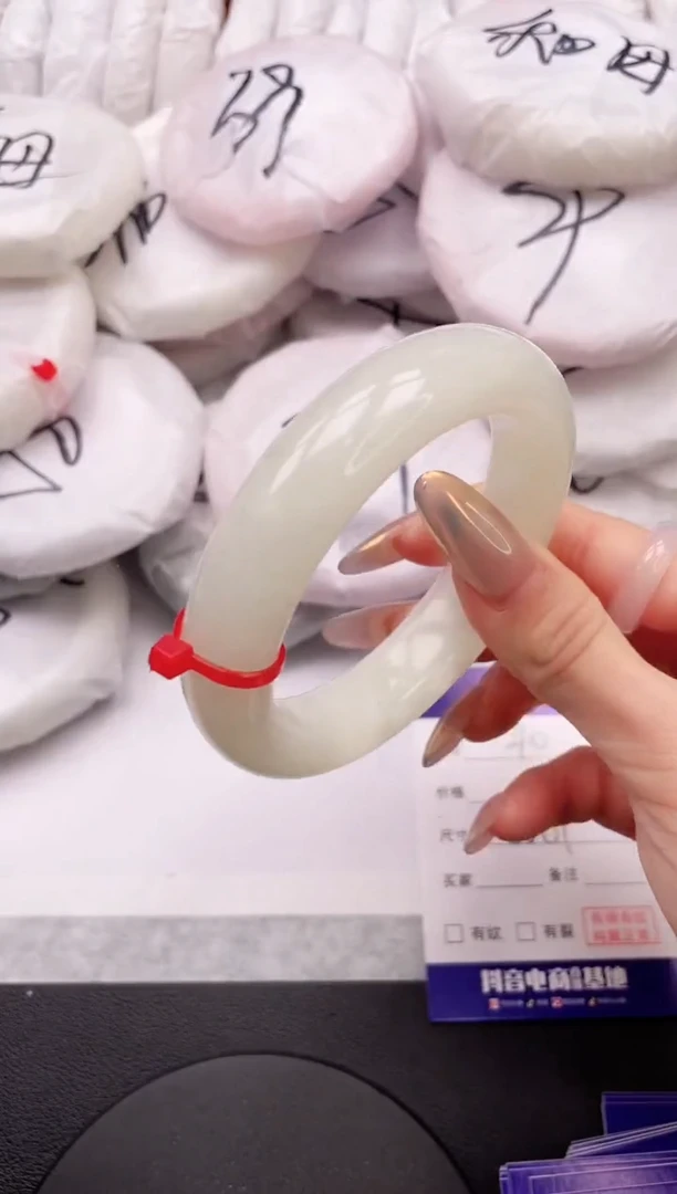 【闪购商品】和田玉手镯未镶嵌23K40-60