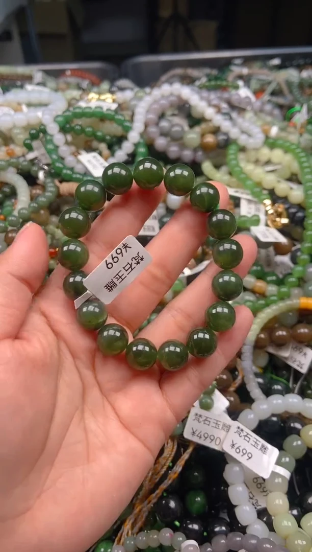 和田玉未镶嵌颈饰1