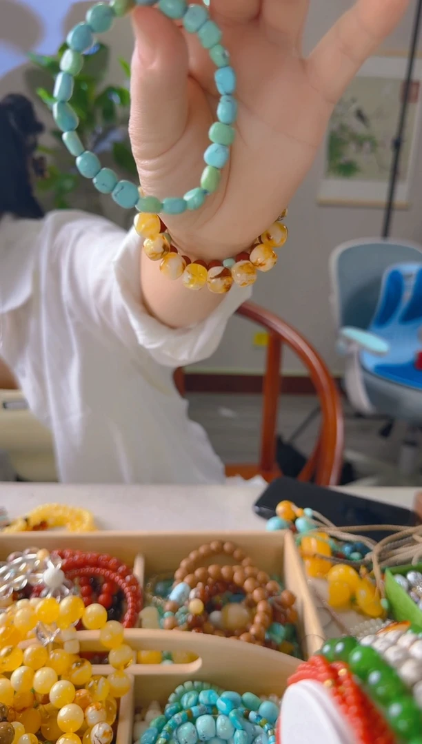 泥塑l绿松手串珠宝雪域