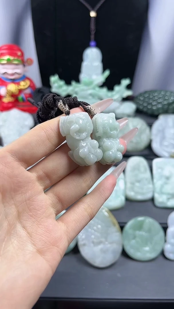 【闪购商品】翡翠颈饰未镶嵌一对貔貅