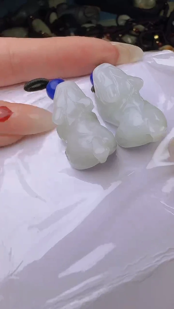 翡翠未镶嵌颈饰1