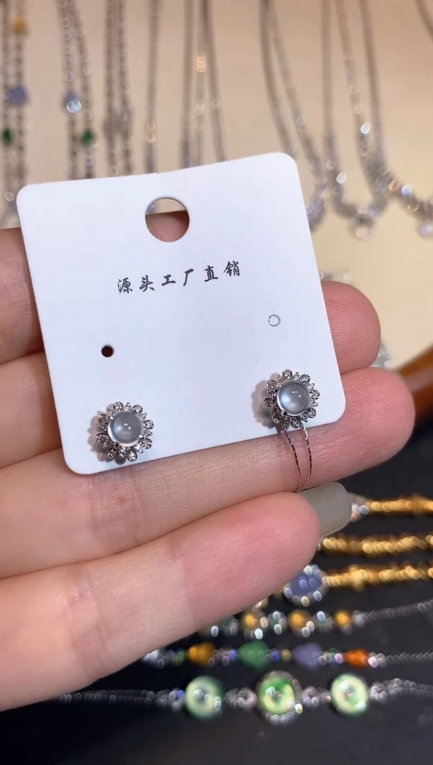 18K金镶嵌翡翠耳饰耳饰