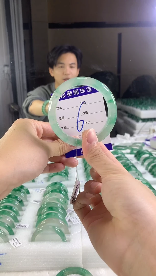 未镶嵌手镯石英质玉（非洲翠）小*雯1
