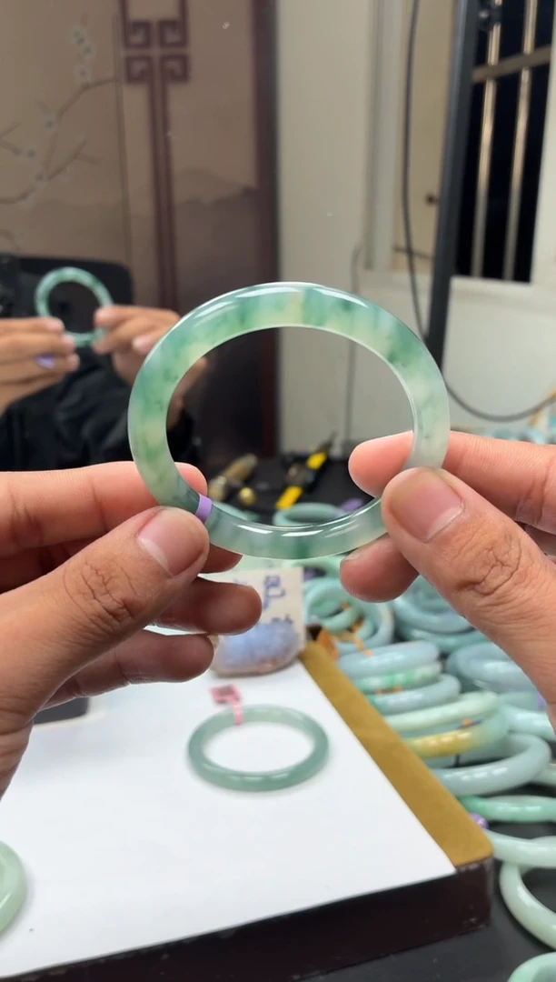 未镶嵌手镯翡翠糯冰冰透飘灵动花  32号  圆条 52-53圈口