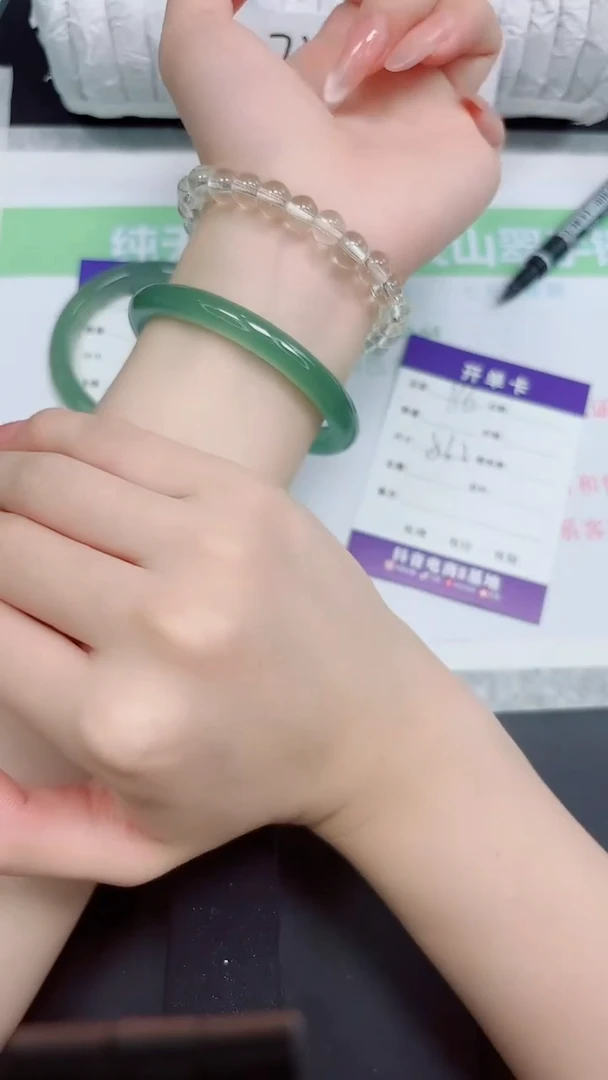 石英质玉手镯未镶嵌116-56
