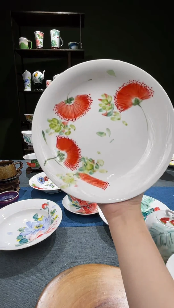 盘景德镇高温釉下彩8英寸窝盘合欢花