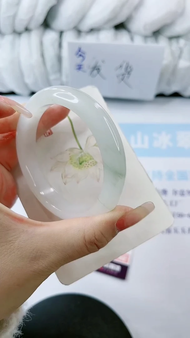 【闪购商品】石英质玉手镯合金多样性发货V75