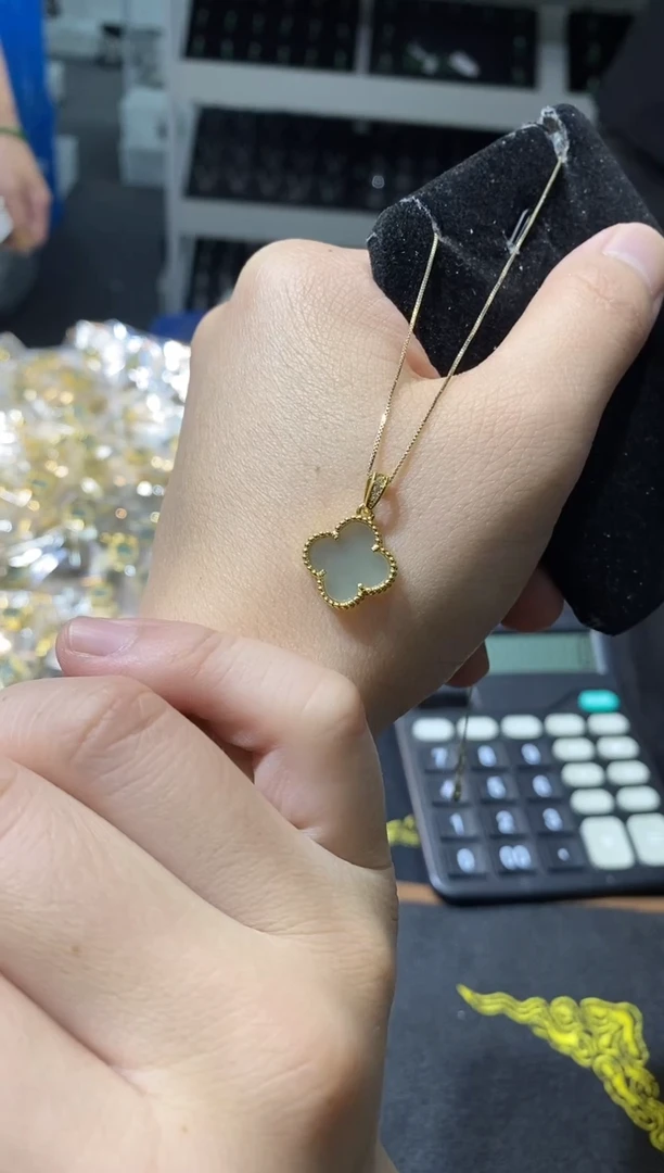 翡翠未镶嵌吊坠(不含链)多样性发货不含链其一