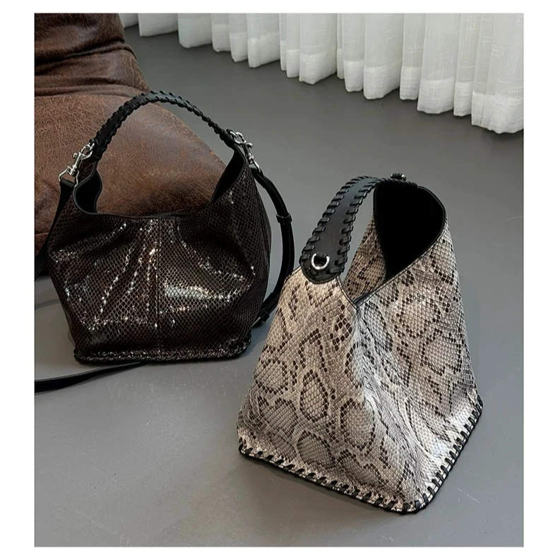 【刘金牙2025定制女包】蛇纹百搭气质手提水桶女单肩包