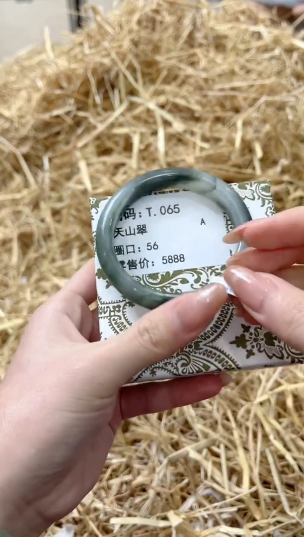 未镶嵌手镯石英质玉T.065