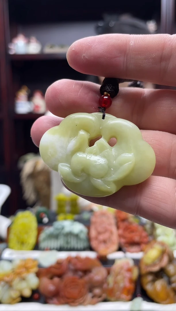 岫玉未镶嵌吊坠·