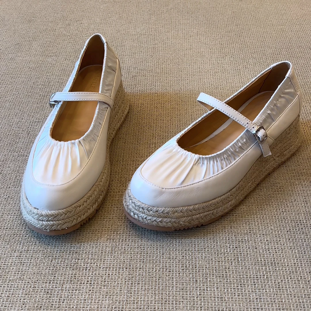 RubyL/4.5cm通勤简约圆头褶皱一字扣带浅口草编坡跟厚底单鞋女款