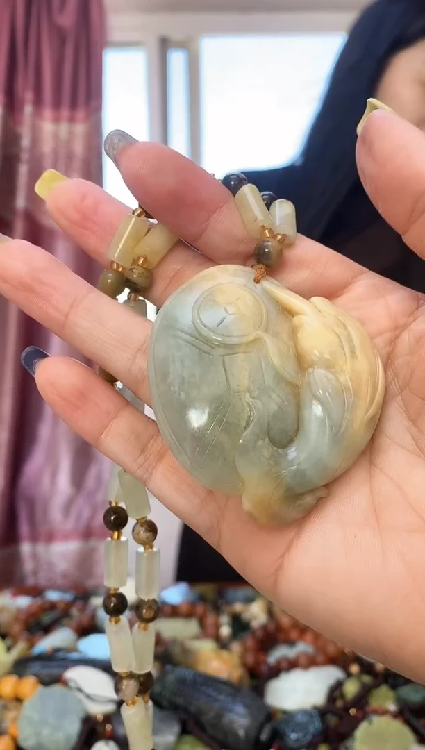 未镶嵌岫玉吊坠