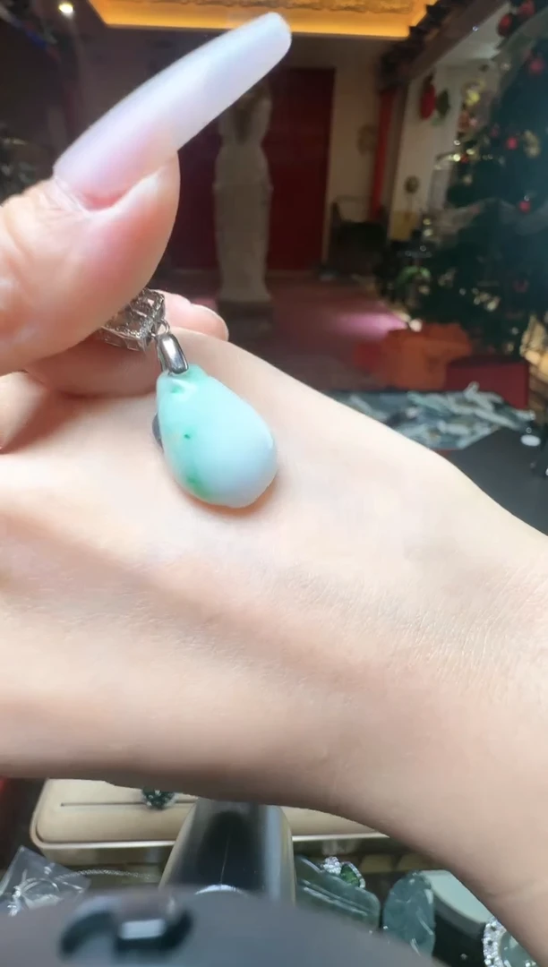 【闪购商品】翡翠吊坠(不含链)未镶嵌翡翠