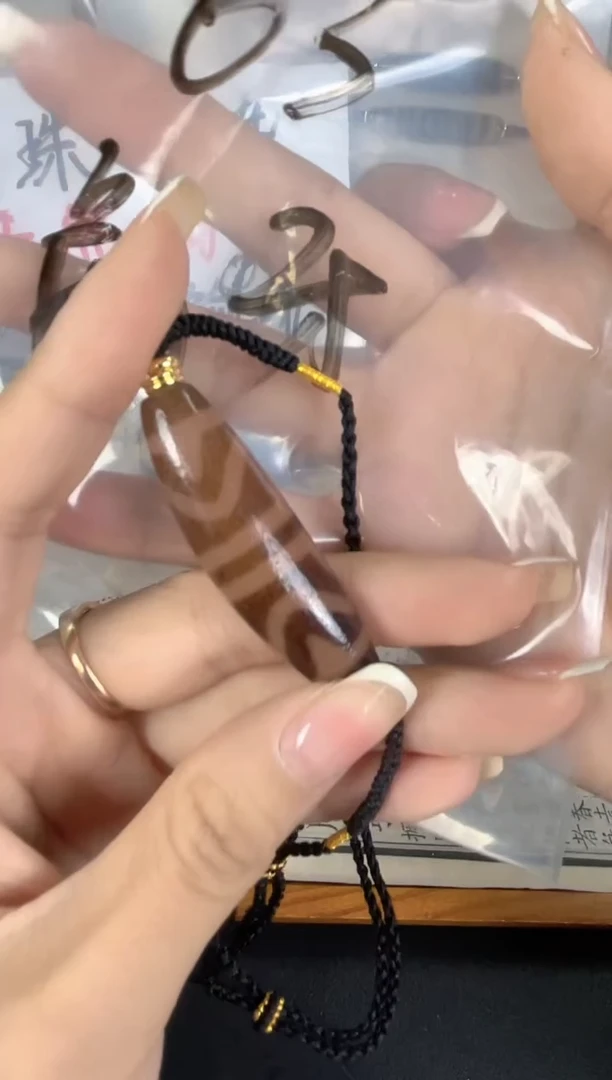 玛瑙/玉髓（覆膜）颈饰未镶嵌03虎牙