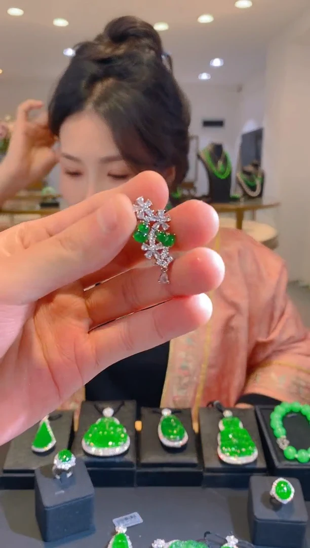 吊坠(赠链)银S925镶嵌翡翠天然翡翠a货多样性发