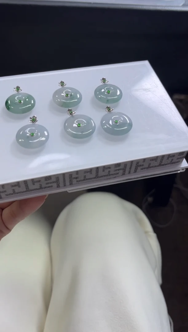 颈饰18K金镶嵌翡翠V382/多样性发一件/配绳子（小）