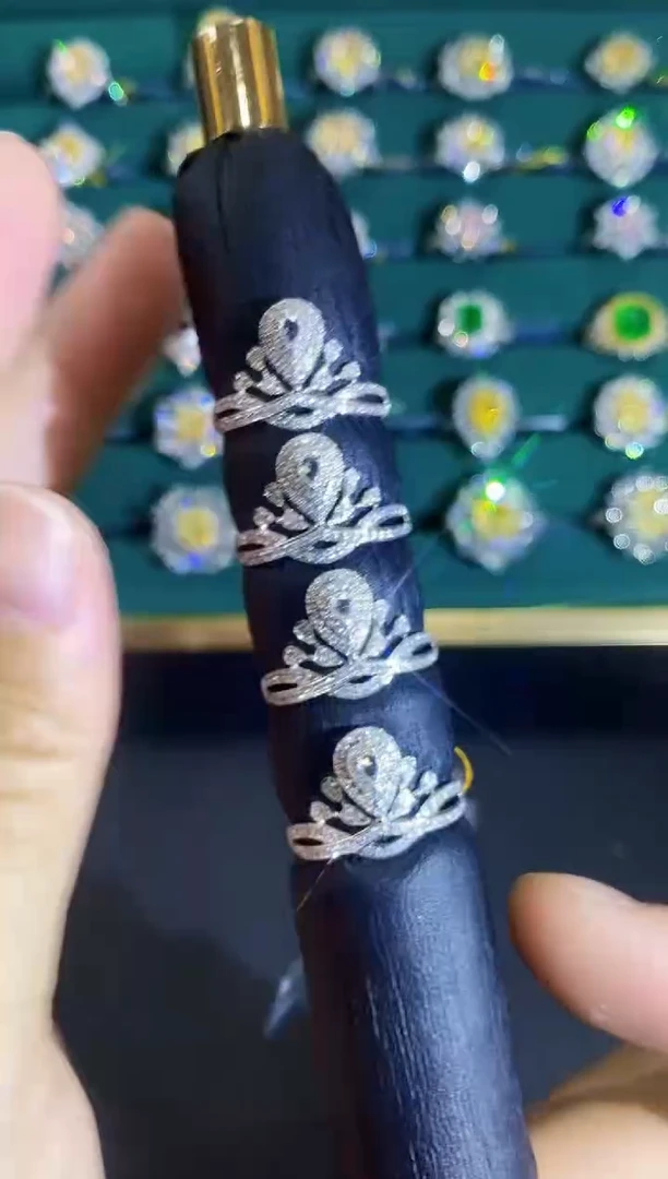 18K金镶嵌戒指钻石戒指