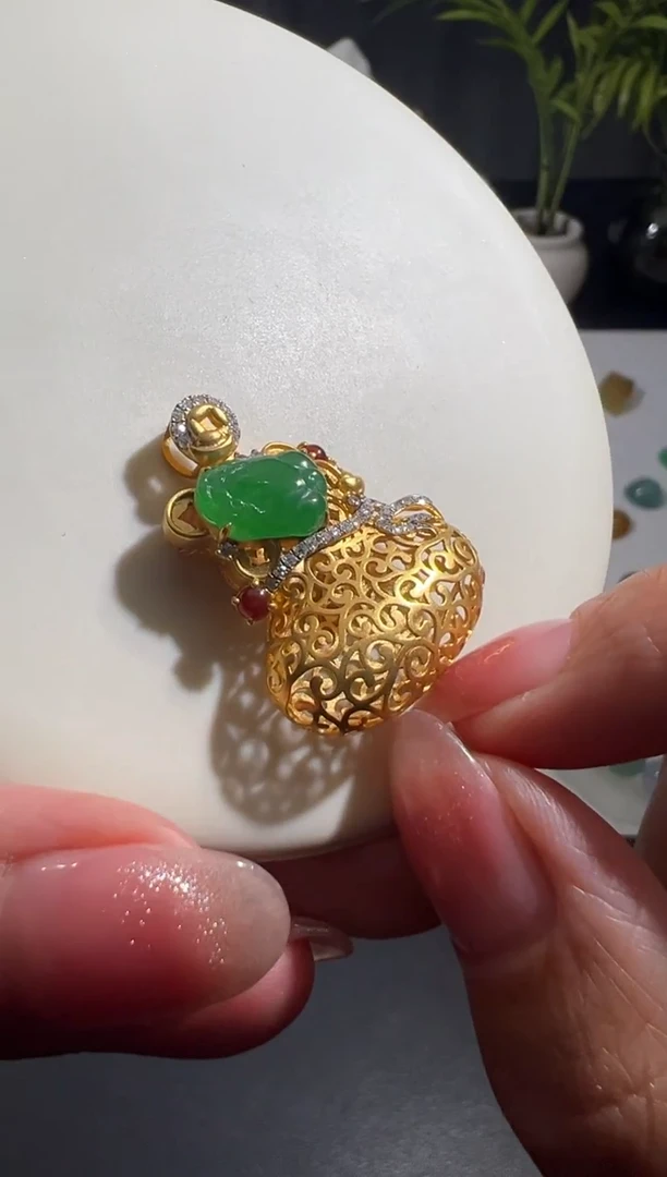 18K金镶嵌定制翡翠缅甸A货翡翠