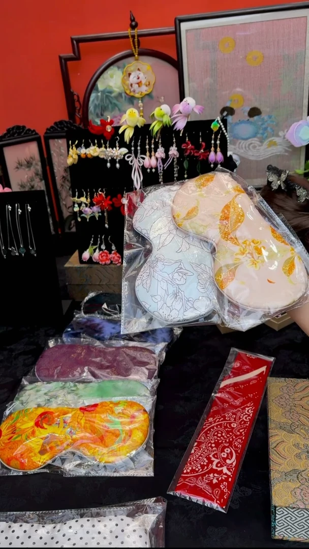 刺绣罗****️非遗苏绣手工饰品