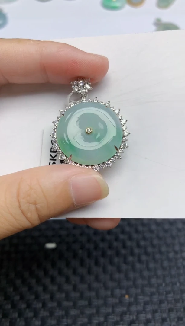 翡翠18K金镶嵌颈饰天然翡翠A货